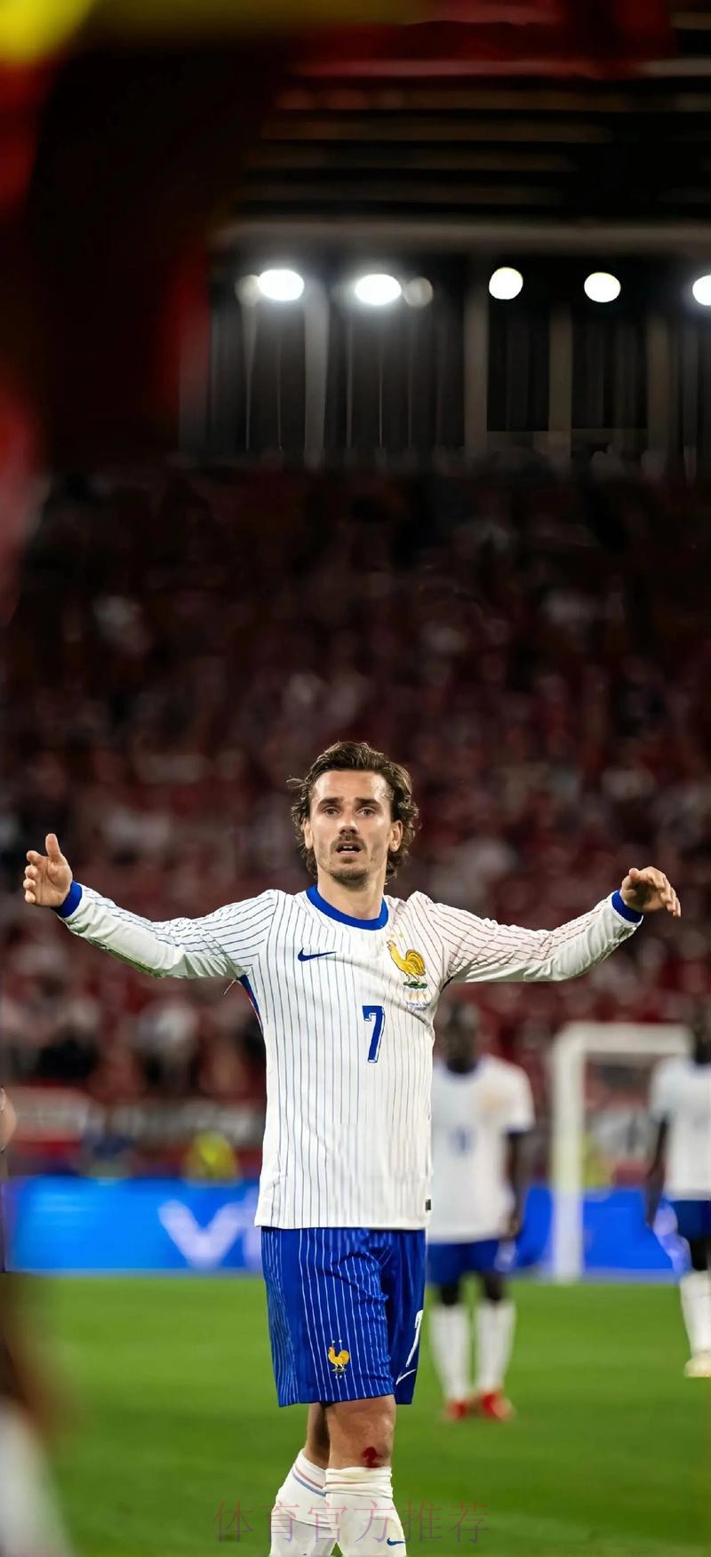 库尔图瓦:姆巴佩做出了很多牺牲 我们必须支持他